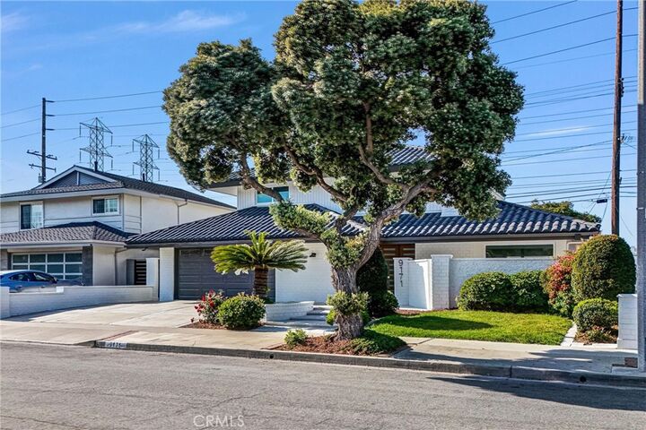 Property Photo:  9171 Regatta Drive Lane  CA 92646 