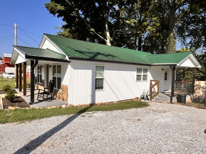 Property Photo: 502 E Market St TN 37324