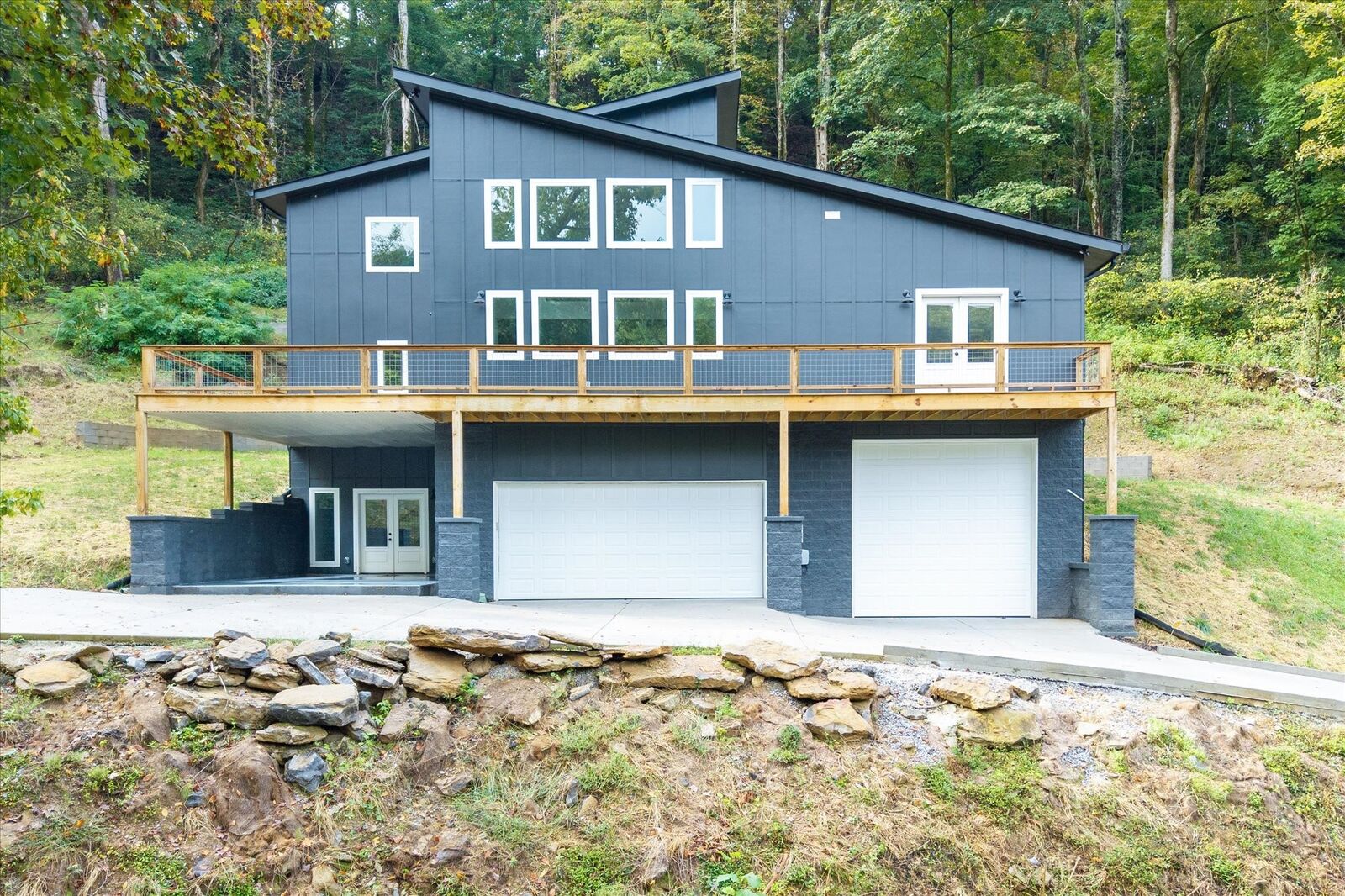 Property Photo: 700 Shoreside Dr TN 37166