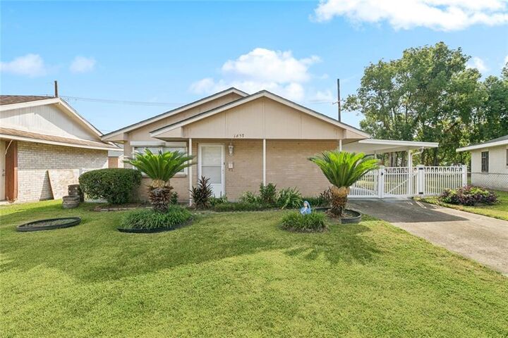 Property Photo:  1657 Marine Street  LA 70072 