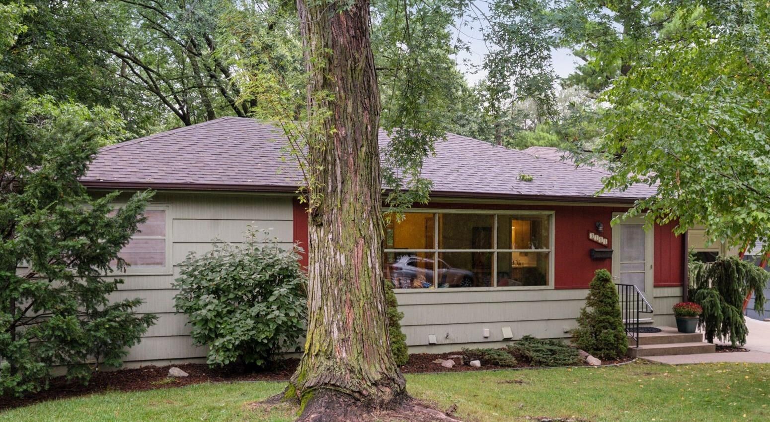 Property Photo:  3101 Sumter Avenue S  MN 55426 