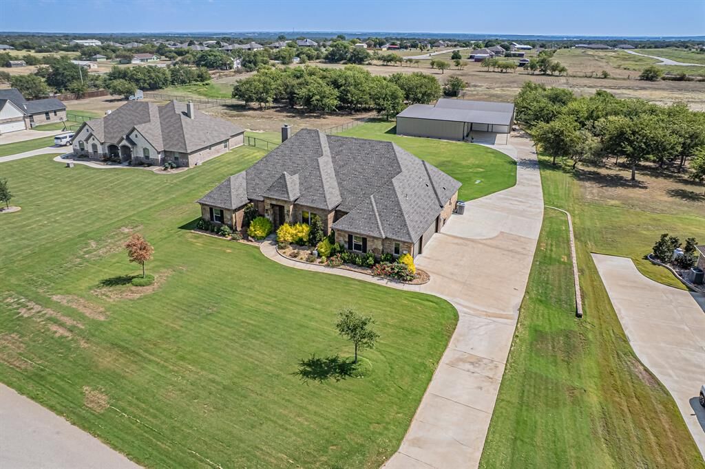 Property Photo: 172 N Ridge Court TX 76088