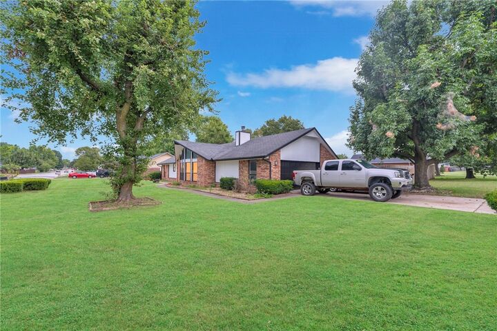 Property Photo:  1809 Oriole Street  AR 72764