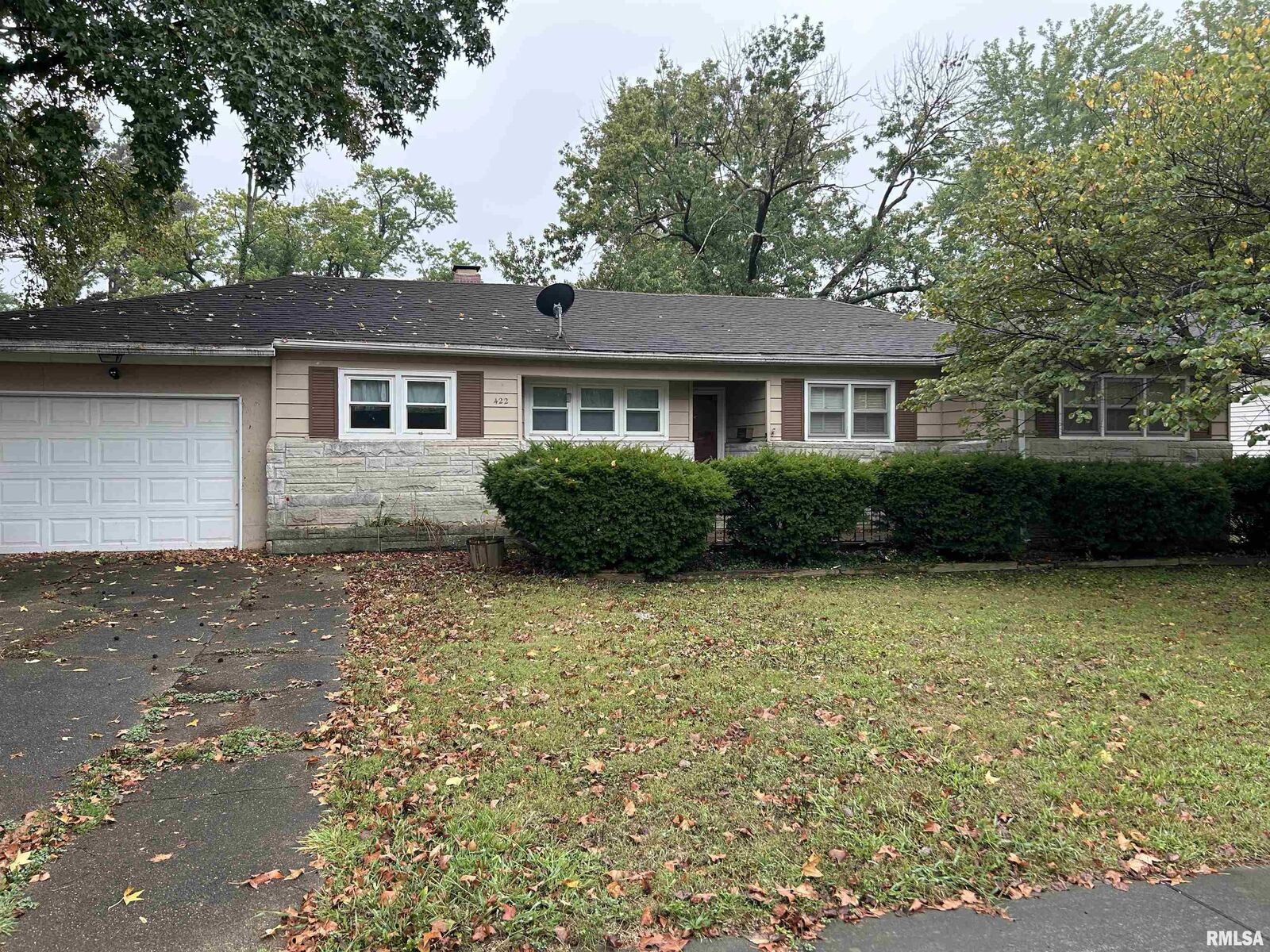 Property Photo:  422 W 5th Street  IL 62812 