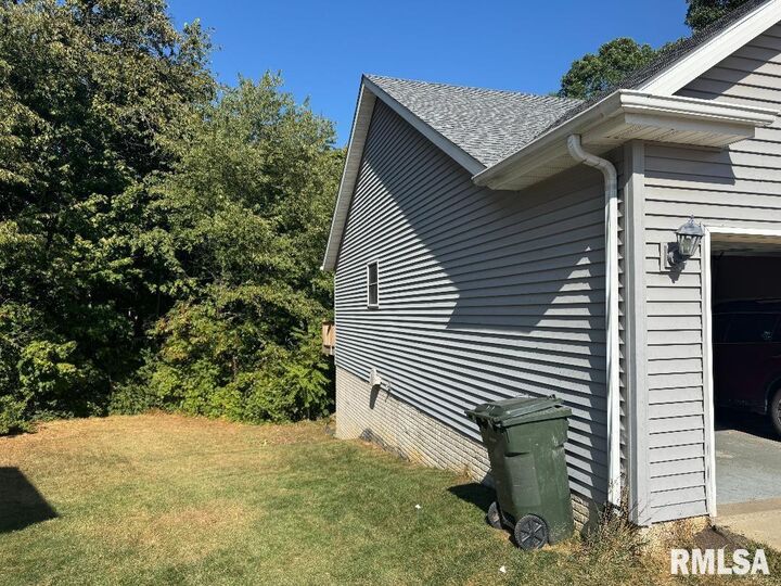 Property Photo: 106 Stone Creek Court IL 61611