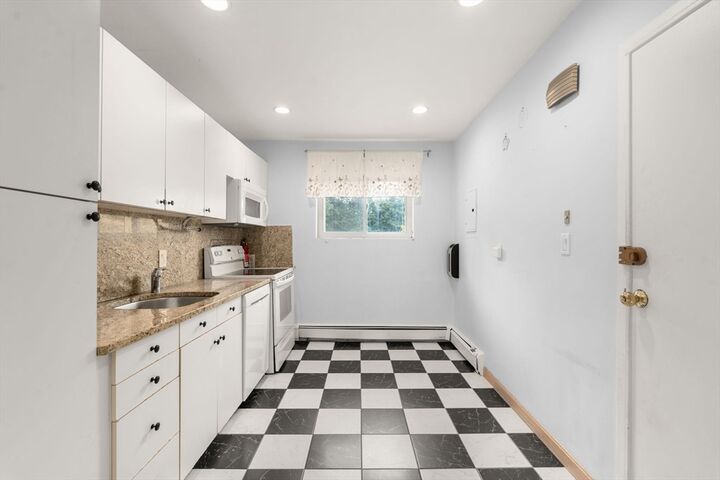 Property Photo:  21 Westgate Rd 6  MA 02132 