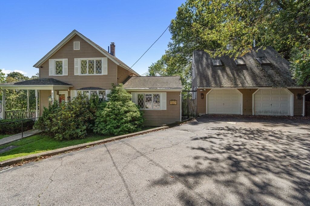 Property Photo:  87 New Bond St  MA 01606 