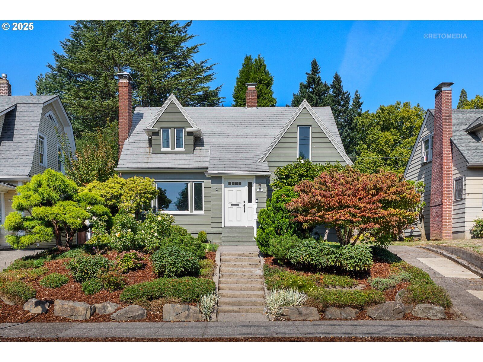 Property Photo:  3603 SE Stark St  OR 97214 