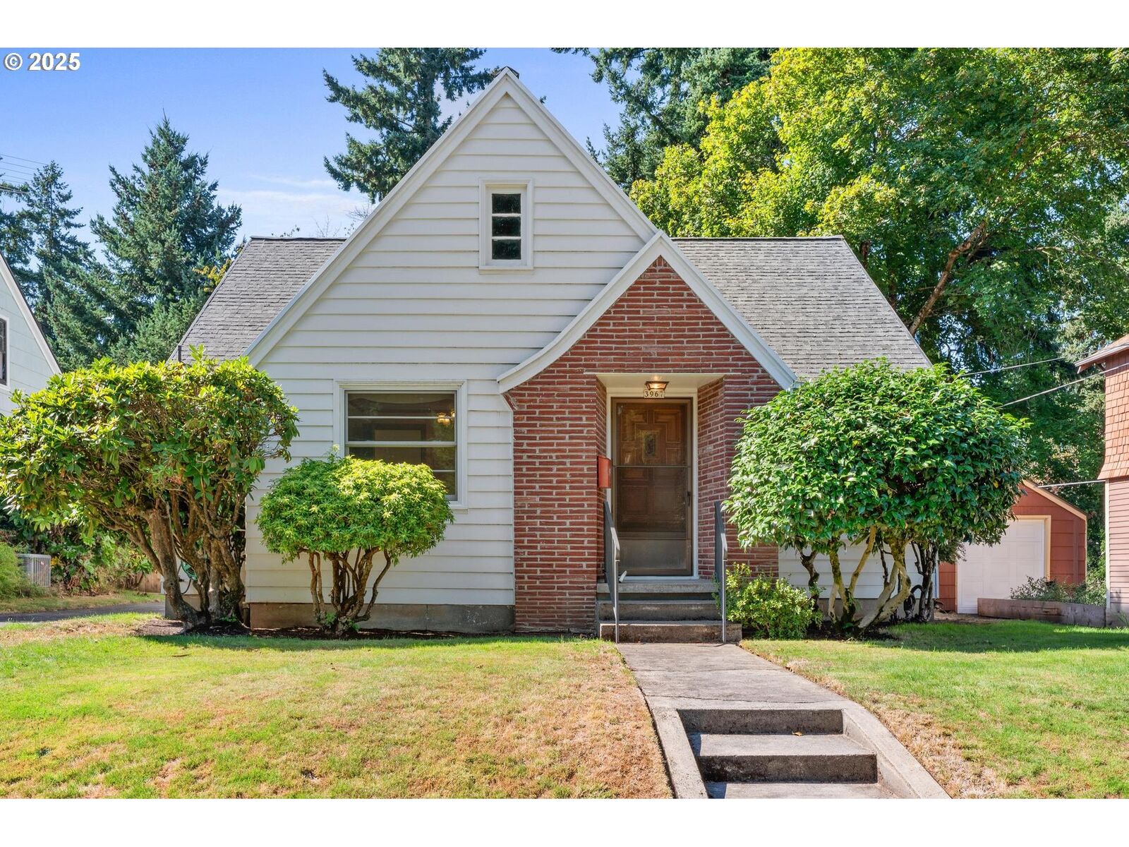 Property Photo:  3967 NE 38th Ave  OR 97212 