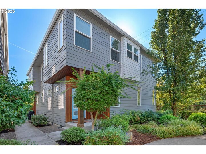 Property Photo:  2813 SE Hawthorne Blvd 5  OR 97214 