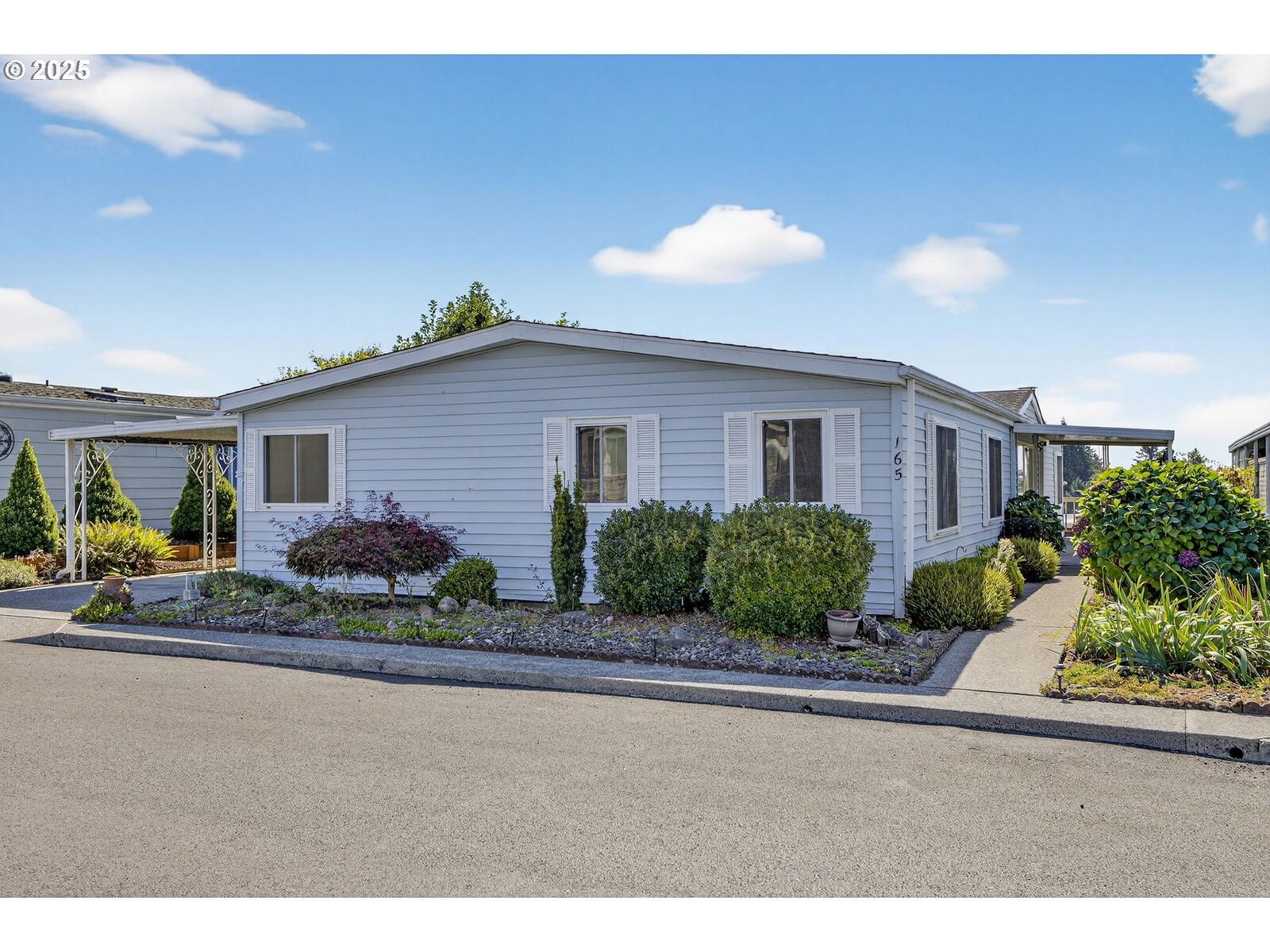 Property Photo: 17401 SE 39th St 165 WA 98683