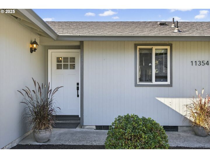 Property Photo:  11354 SW Chantilly  OR 97070 