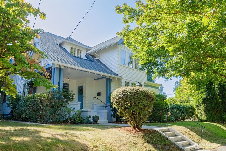 Property Photo:  203  17th Avenue SW  WA 98501 