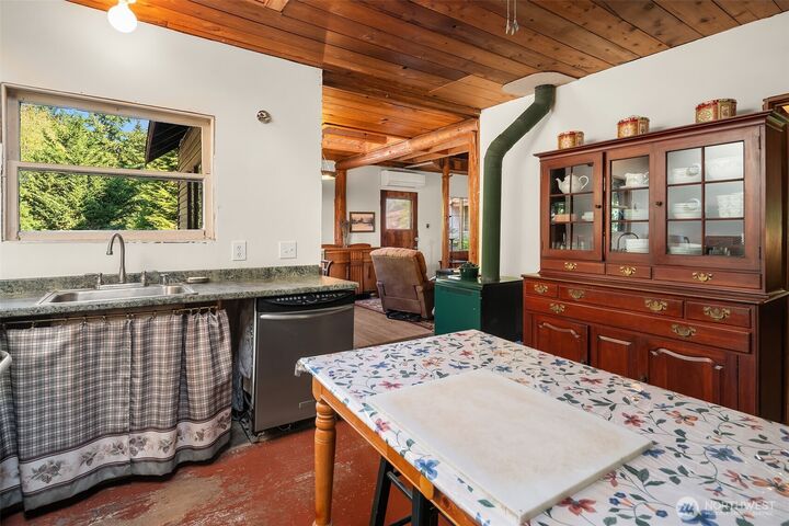 Property Photo: 10320 SW Cove Road WA 98070