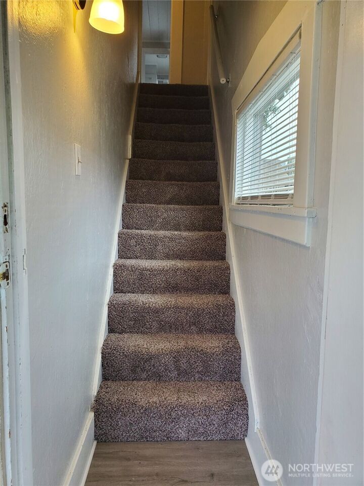 Property Photo:  1511  9th Street B  WA 98337 