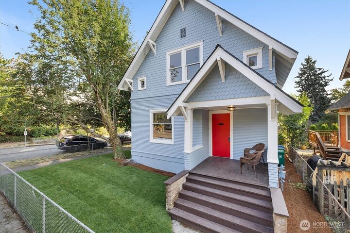 Property Photo: 1621 N 39th Street WA 98103