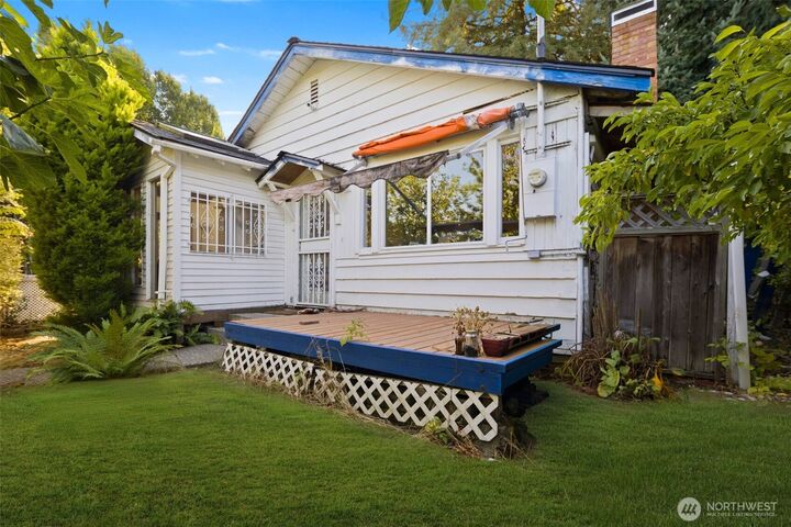 327  24th Avenue E  Seattle WA 98112 photo