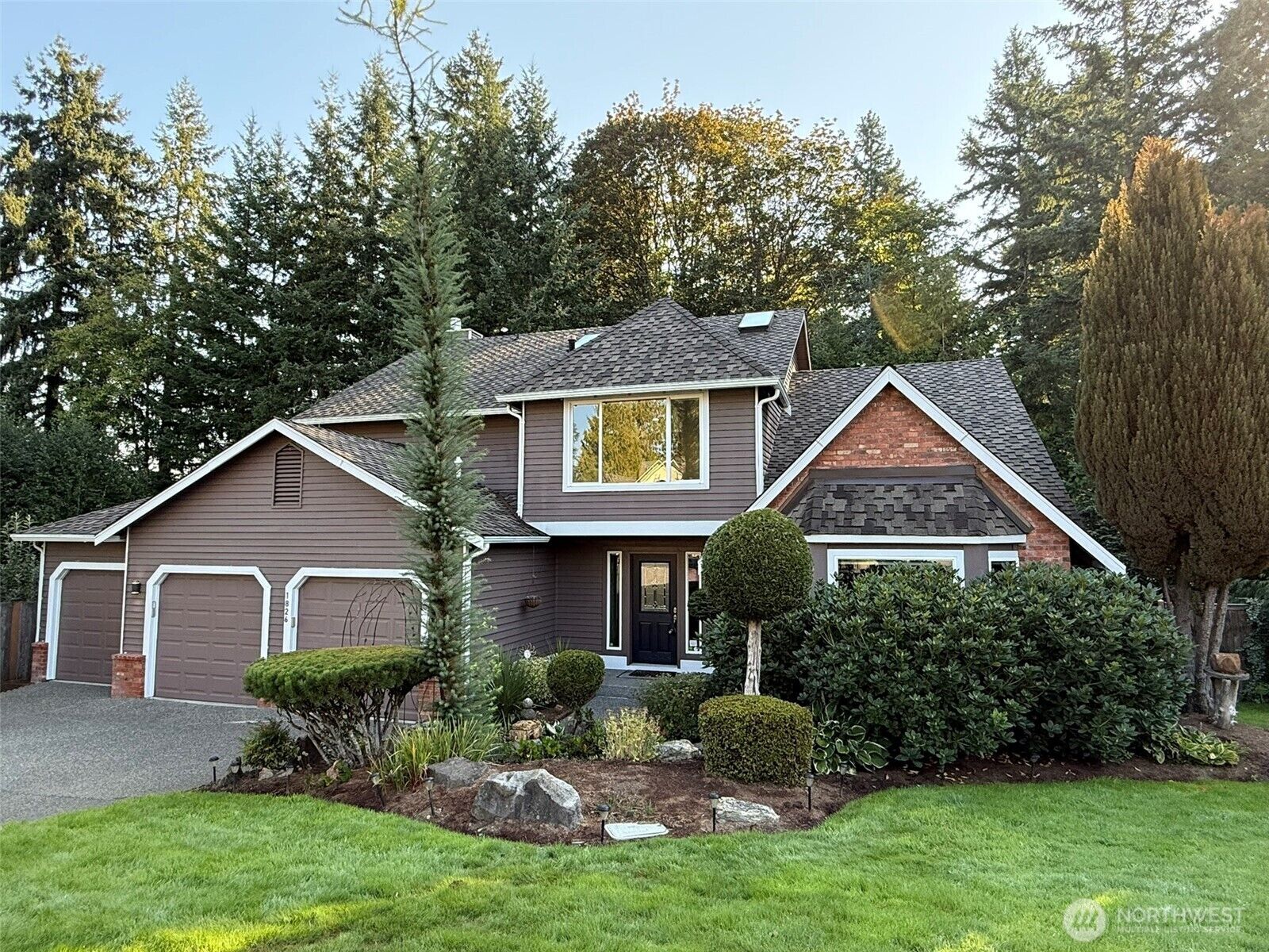 Property Photo:  1826  Ilwaco Avenue NE  WA 98059 