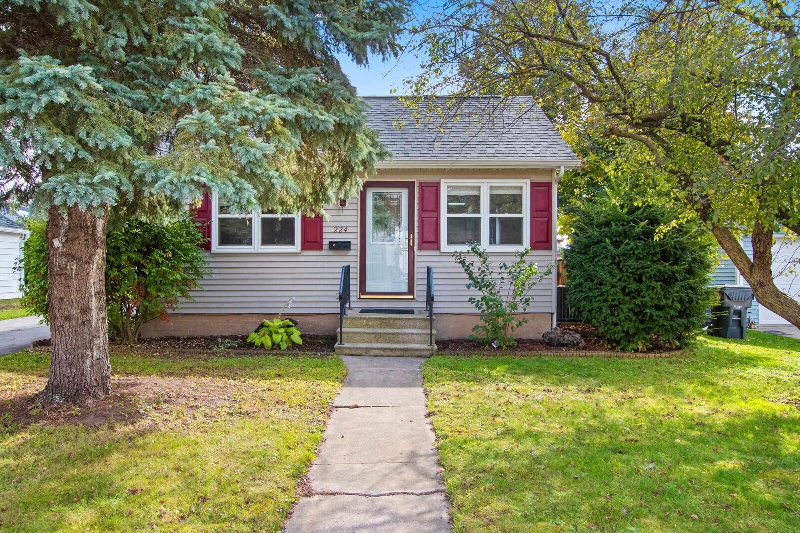 Property Photo: 224 W Pearl Street WI 54165