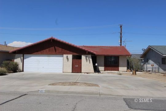 Property Photo: 808 W Atkins CA 93555