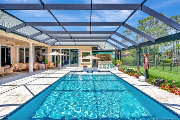 Property Photo:  7701 SE Manhasset Place  FL 33455
