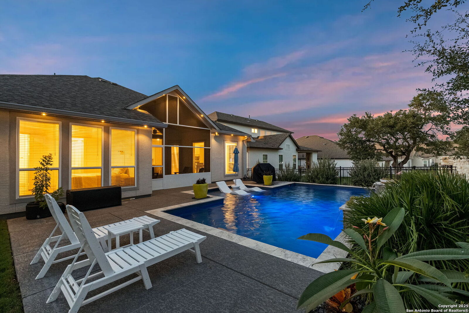 Property Photo:  221 Vamanos  TX 78006 