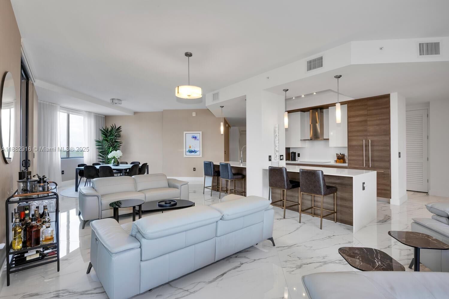 Property Photo:  301 Altara Ave Lph914  FL 33146 