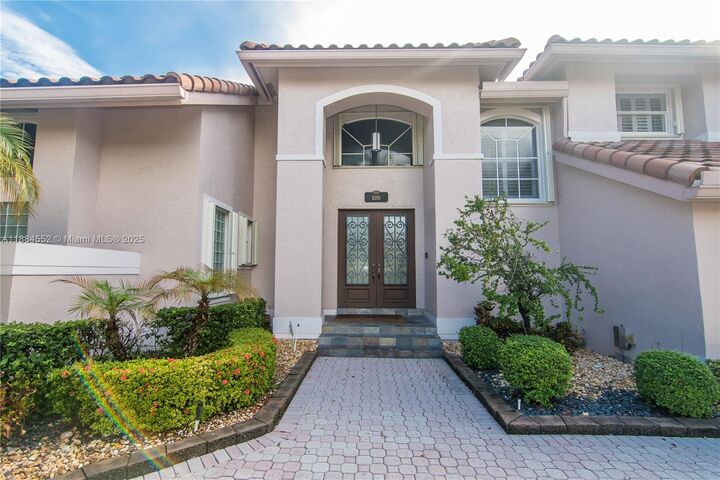 Property Photo: 1091 SW 156th Ave FL 33027