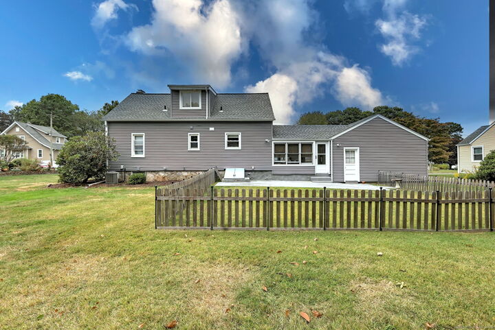 Property Photo:  8 Green Street  CT 06611 