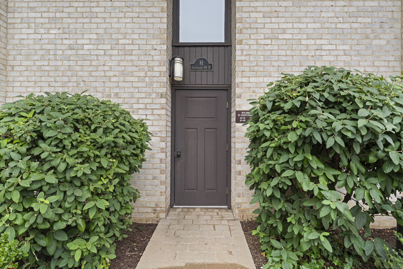 Property Photo:  81 Courtland Avenue 12  CT 06902 