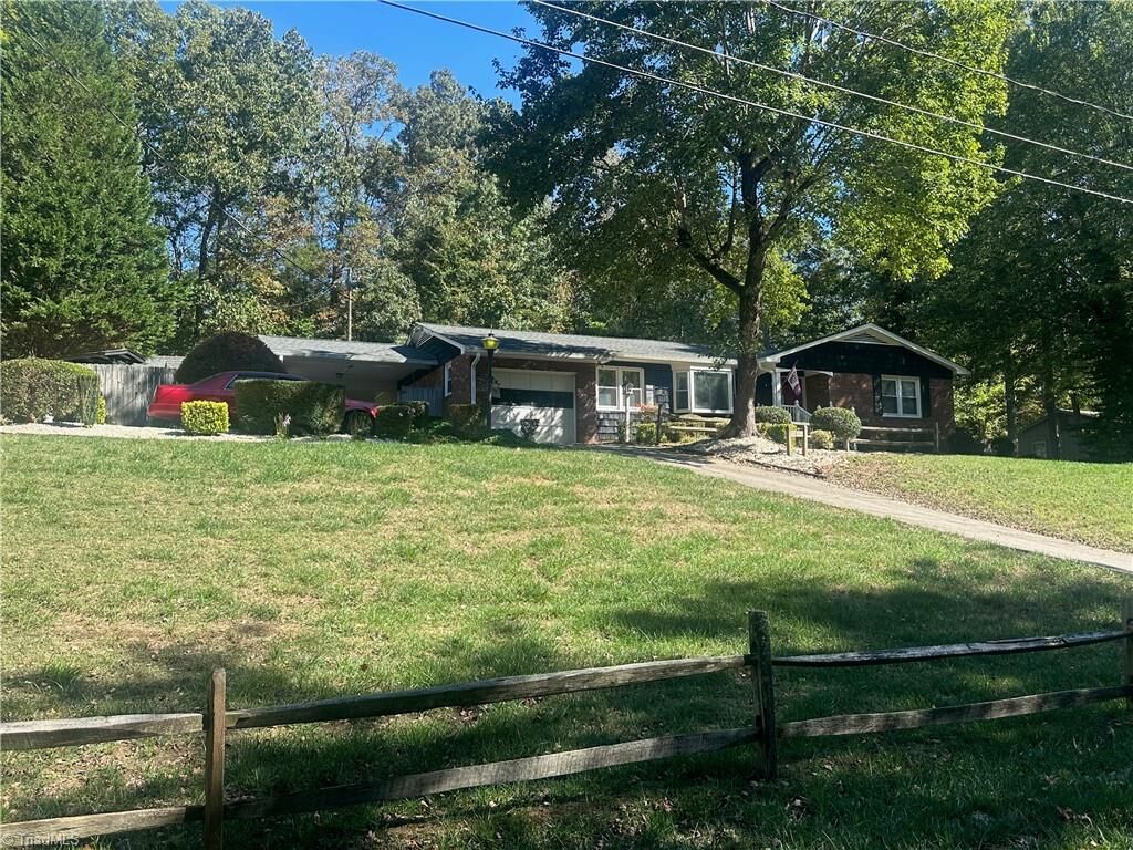 Property Photo:  14 Windsor Circle  NC 27360 