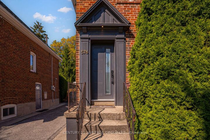 Property Photo:  576 Broadway Avenue  ON M4G 2S3 