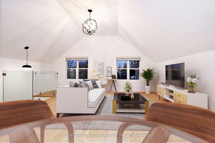 Property Photo:  72 Centre Street Upper  ON L4G 1J8 
