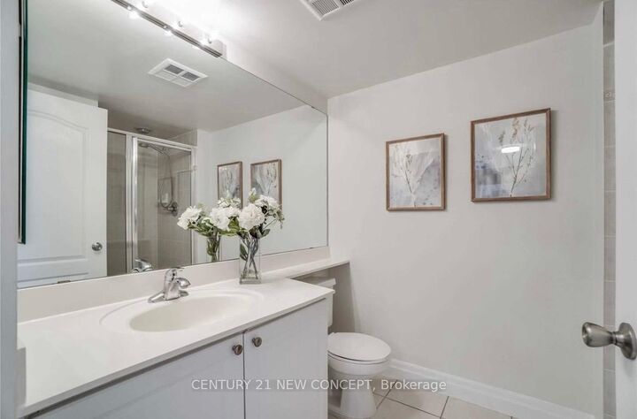 Property Photo:  21 Hillcrest Avenue 506  ON M2N 7K2 