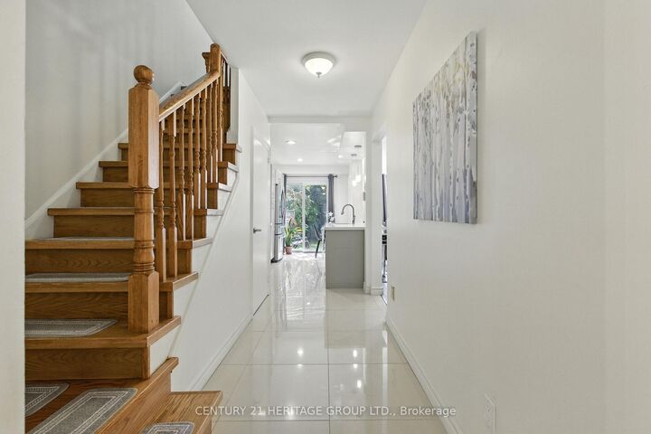 Property Photo:  884 Clancey Crescent  ON L3Y 8H1 