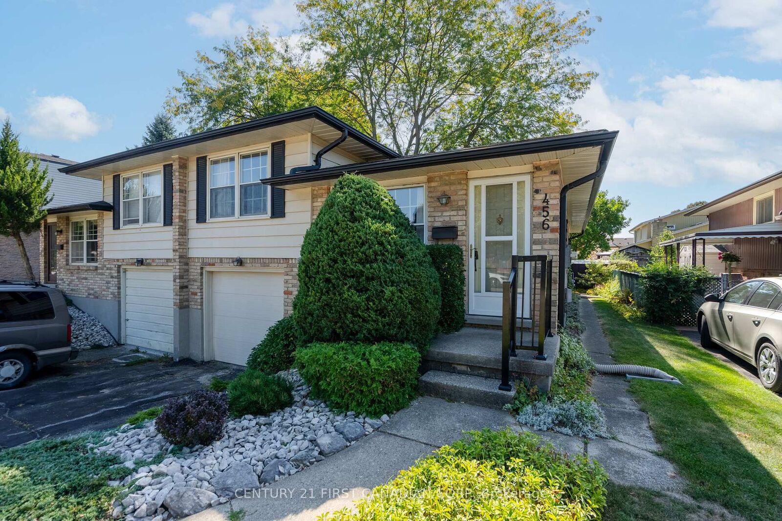 Property Photo:  456 Maple Street  ON N7G 3N1 