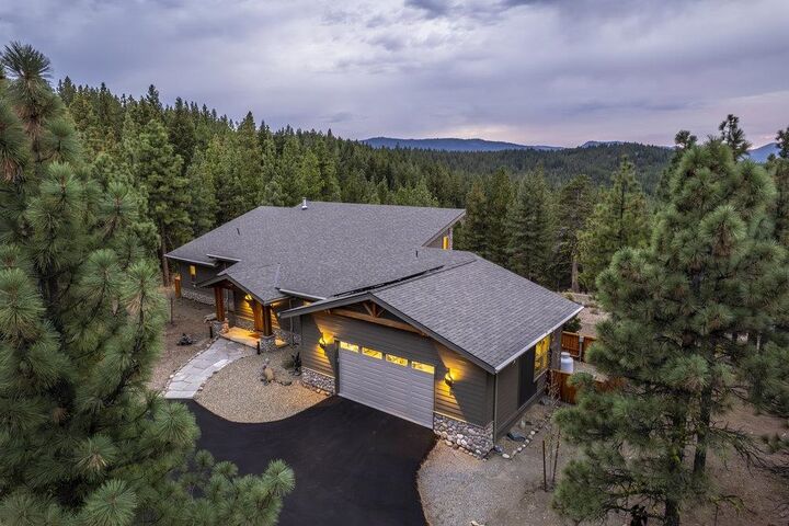 Property Photo: 522 Nighthawk Way CA 96122-0000