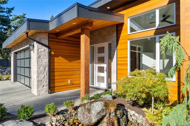 1017 Coral Pl  French Creek BC V9P 2E1 photo