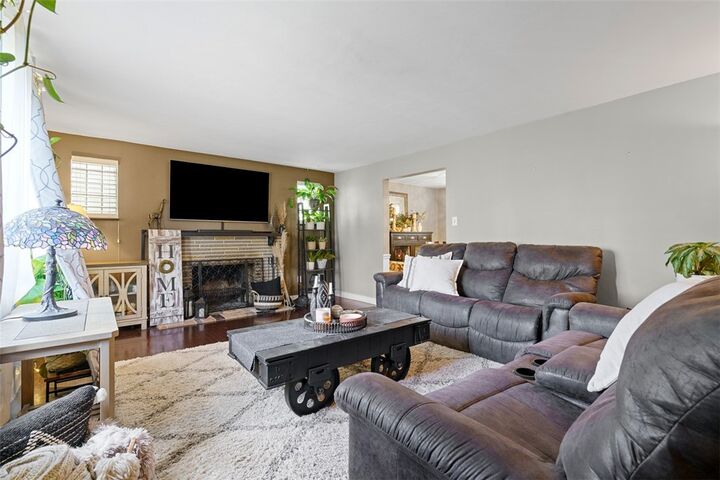 Property Photo:  108 W Marshall Dr  PA 15215