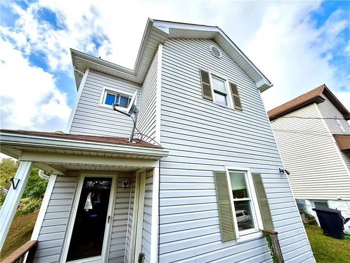 Property Photo: 709 Darlington PA 15644