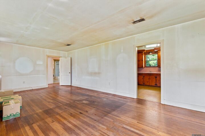 Property Photo: 2067 Edinburgh Ave LA 70808