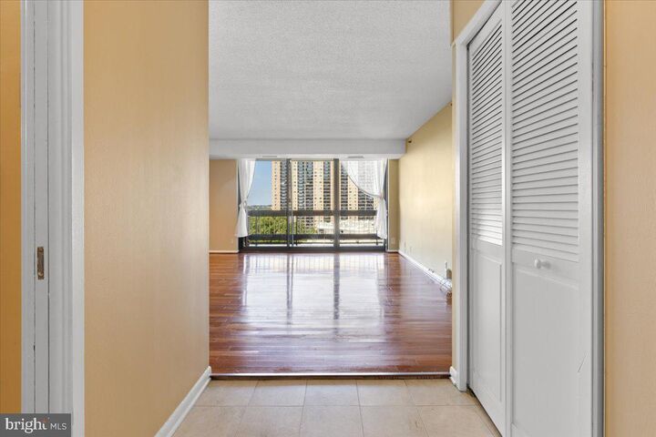 Property Photo:  5505 Seminary Road 810N  VA 22041 