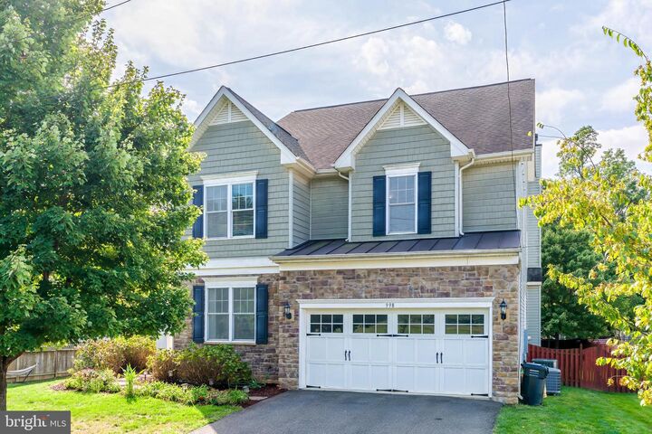 Property Photo:  998 Railroad Avenue  VA 22046 