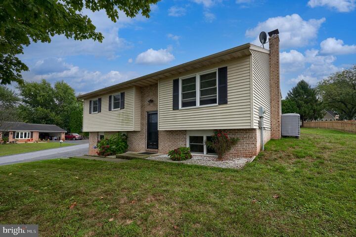 979 Daniel Drive  Stevens PA 17578 photo