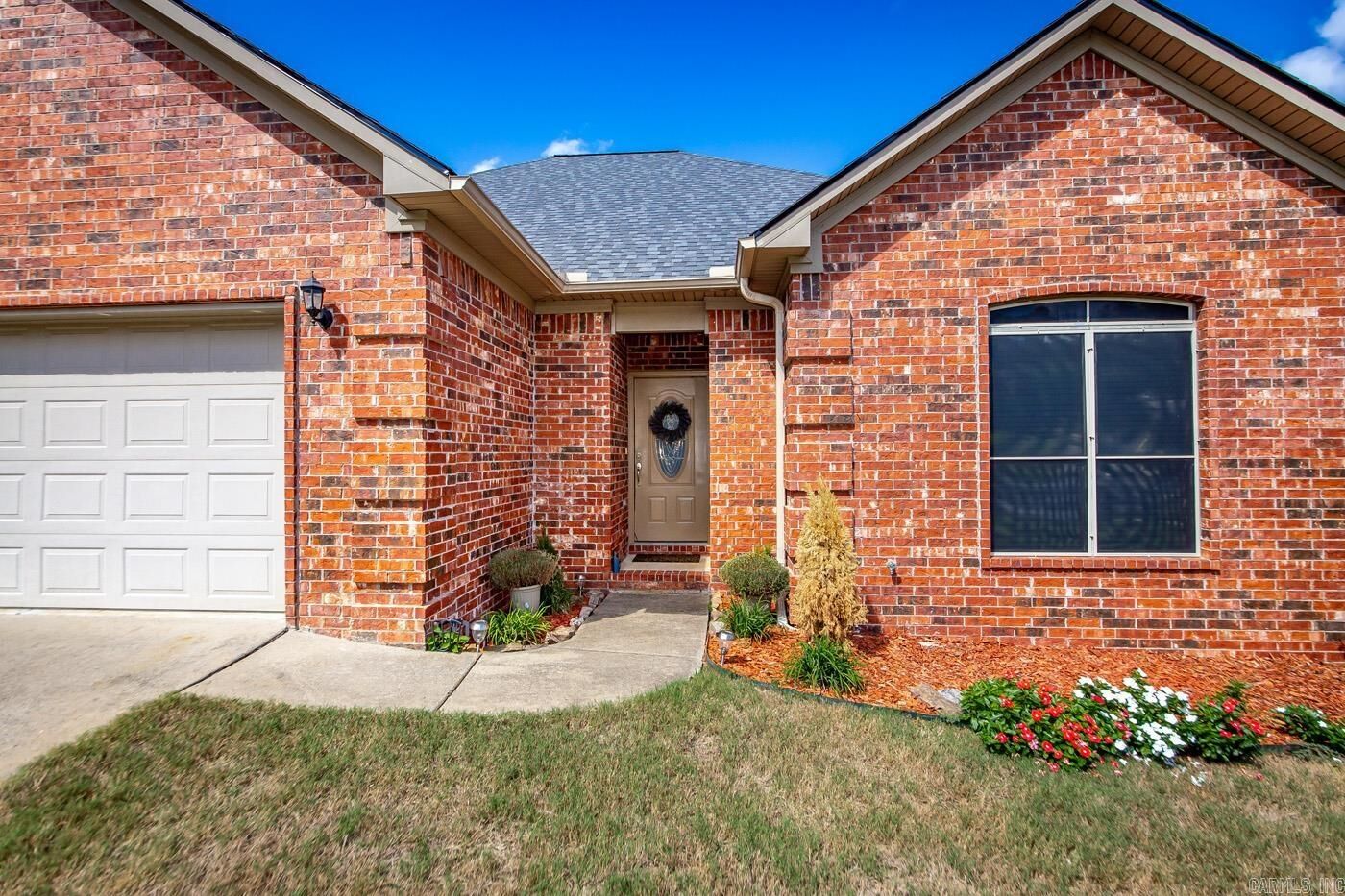 Property Photo:  14 Harmony Court  AR 72113 
