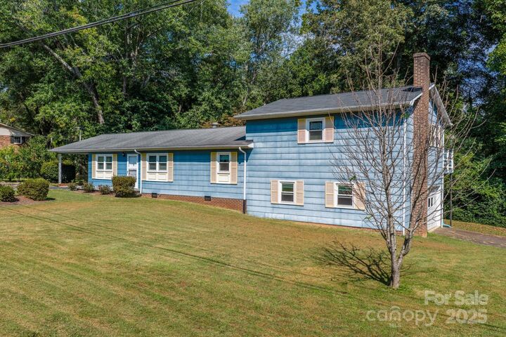Property Photo: 3572 Spring Valley Drive NC 28658