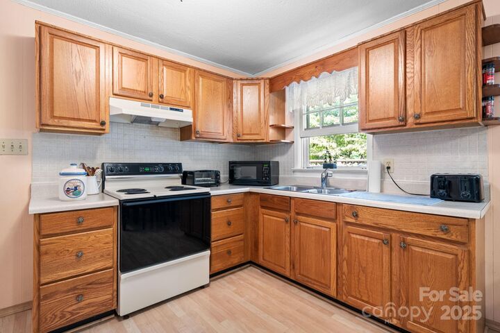 Property Photo: 3572 Spring Valley Drive NC 28658