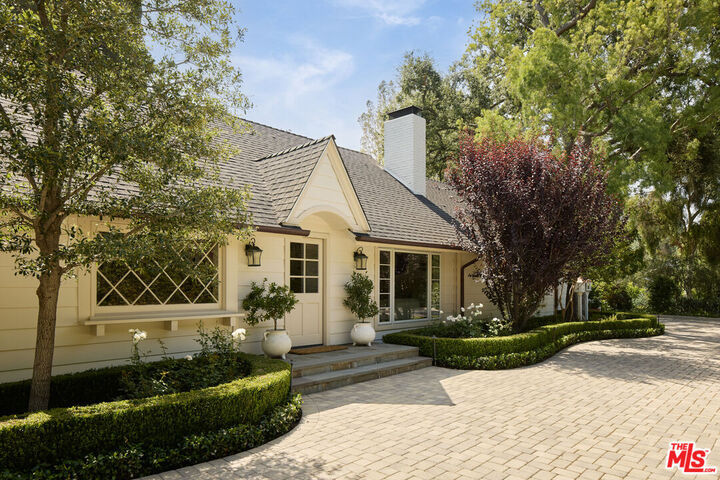 Property Photo:  17333 Rancho St  CA 91316 