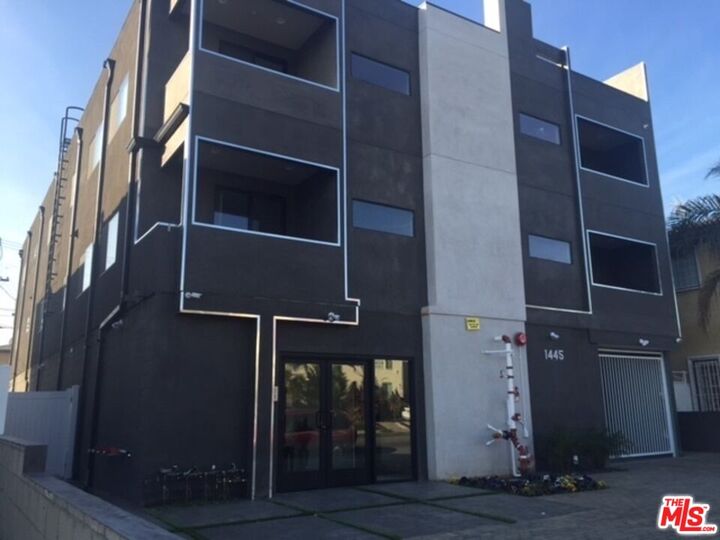 1445 S Fairfax Ave  Los Angeles CA 90019 photo