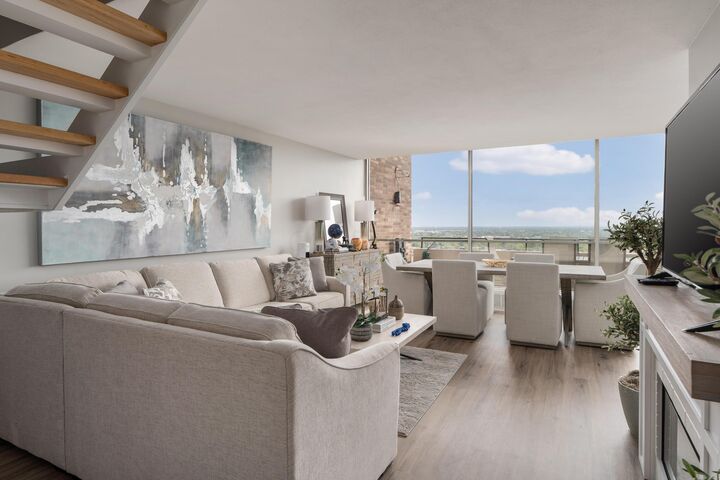 Property Photo:  1000 Urlin Avenue  OH 43212 